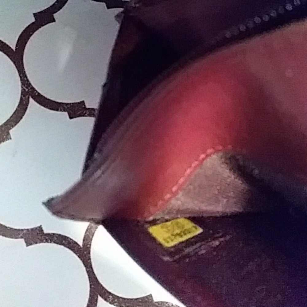 AUTHENTIC CHANEL LEATHER WALLET - Picture 7 of 7